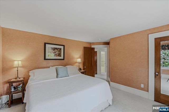 15 Short Place, Harrington Park, NJ 07640