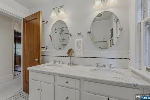 15 Short Place, Harrington Park, NJ 07640