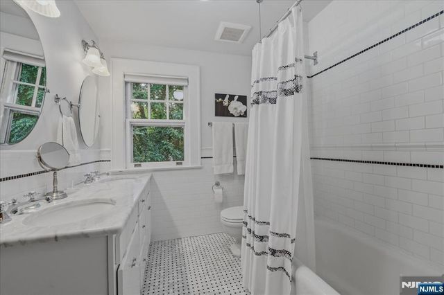 15 Short Place, Harrington Park, NJ 07640