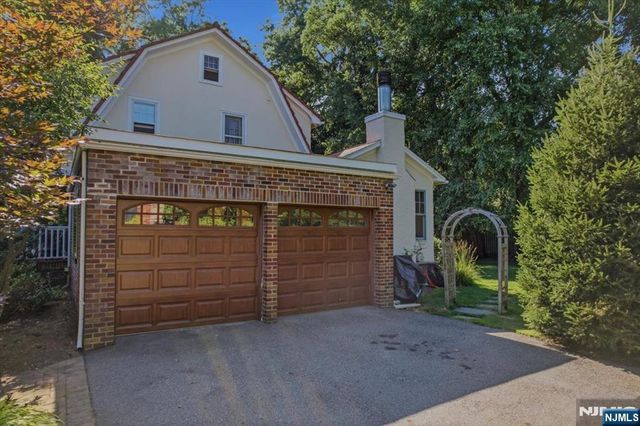 15 Short Place, Harrington Park, NJ 07640