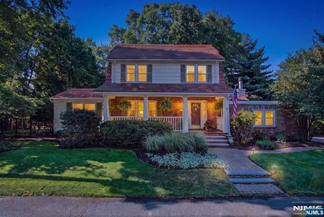 15 Short Place, Harrington Park, NJ 07640