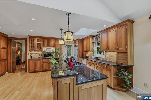 15 Short Place, Harrington Park, NJ 07640