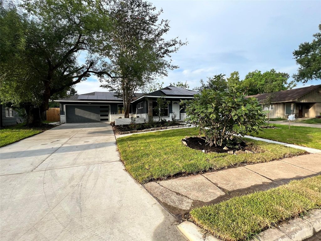 4842 Hummingbird Street, Houston, TX 77035