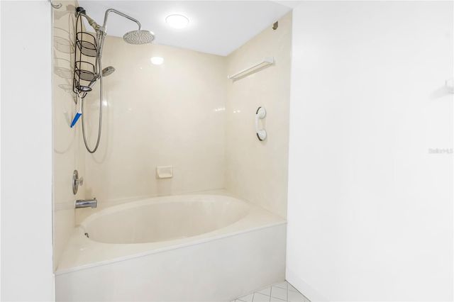 6001 BAHIA DEL MAR CIRCLE 428, St Petersburg, FL 33715