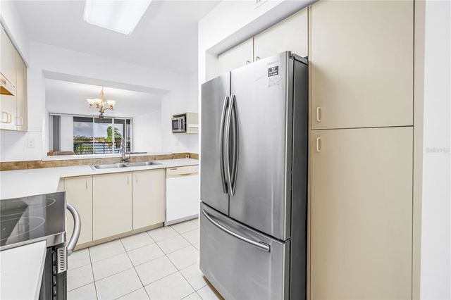6001 BAHIA DEL MAR CIRCLE 428, St Petersburg, FL 33715