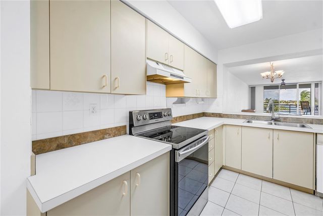 6001 BAHIA DEL MAR CIRCLE 428, St Petersburg, FL 33715