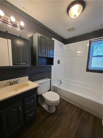 836 W Charles Street, Independence, MO 64055