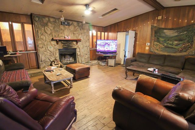 204 E 9th, Hooks, TX 75561