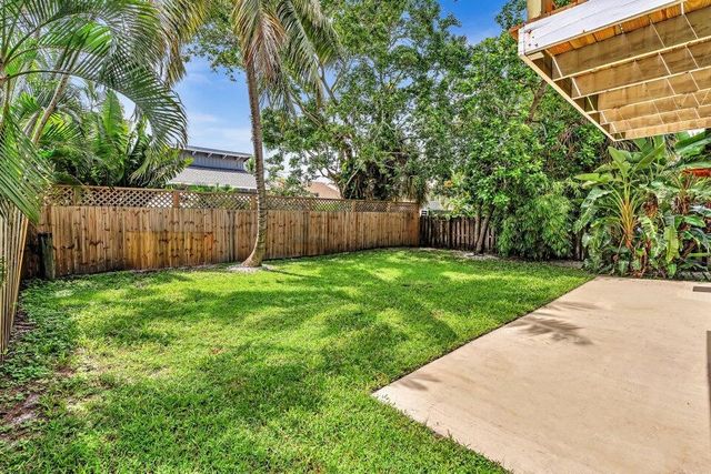 2438 Southridge Road, Delray Beach, FL 33444