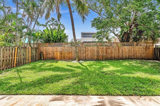 2438 Southridge Road, Delray Beach, FL 33444