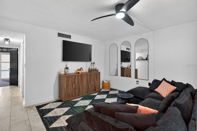 6370 1ST STREET N 202, St Petersburg, FL 33702
