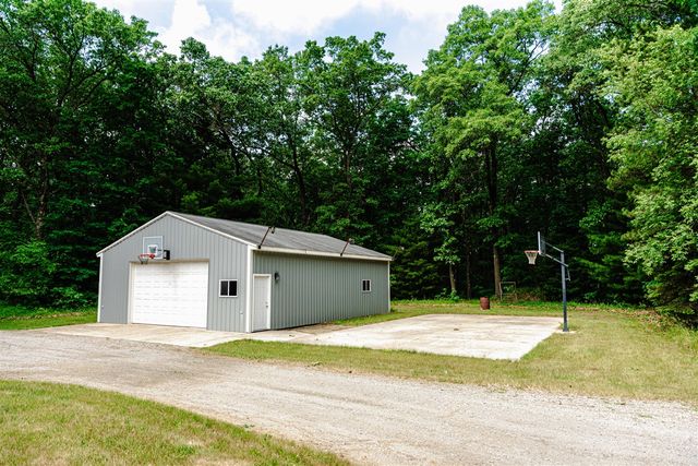9880 S Spruce Avenue, Newaygo, MI 49337