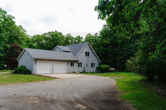 9880 S Spruce Avenue, Newaygo, MI 49337