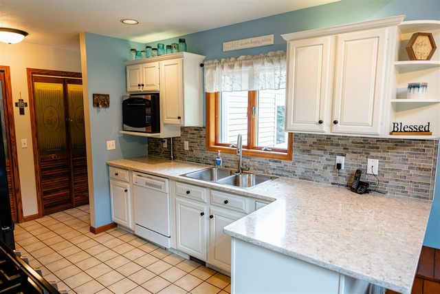 9880 S Spruce Avenue, Newaygo, MI 49337