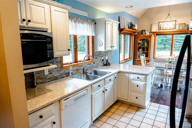 9880 S Spruce Avenue, Newaygo, MI 49337