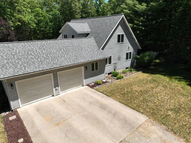 9880 S Spruce Avenue, Newaygo, MI 49337