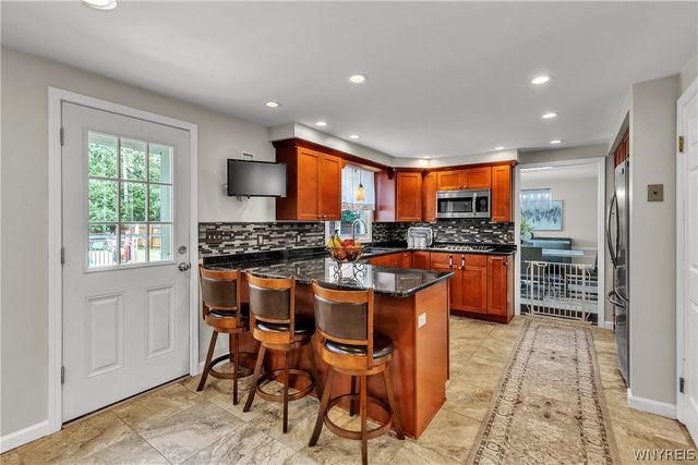 154 Chasewood Lane, Amherst, NY 14051