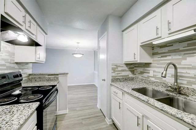 851 Threadneedle ST 402, Houston, TX 77079