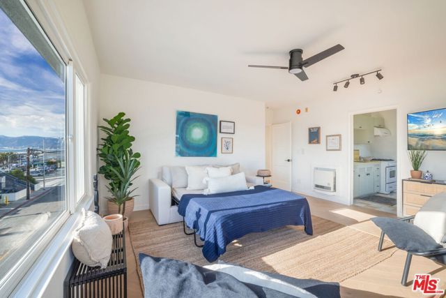 1661 Appian Way, Santa Monica, CA 90401