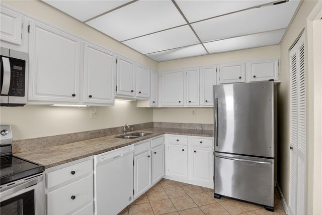 750 Washington Rd 1204, Mt Lebanon, PA 15228