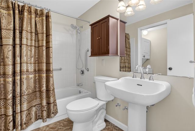 750 Washington Rd 1204, Mt Lebanon, PA 15228