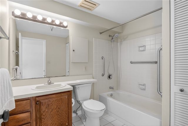 750 Washington Rd 1204, Mt Lebanon, PA 15228