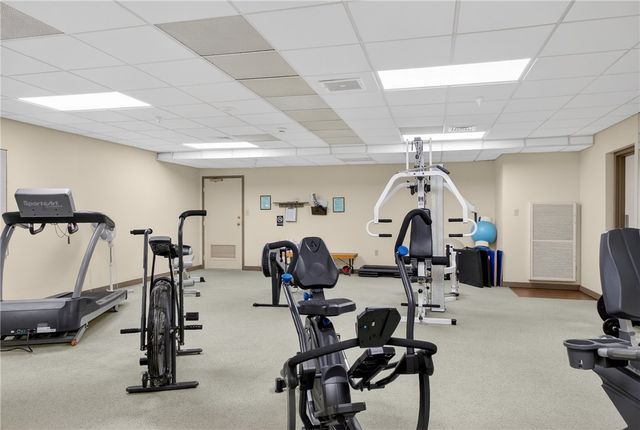 750 Washington Rd 1204, Mt Lebanon, PA 15228