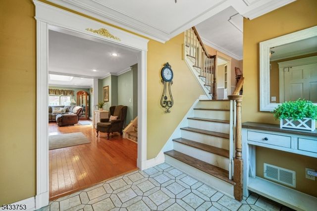 53 Orchard St, Carteret Boro, NJ 07008