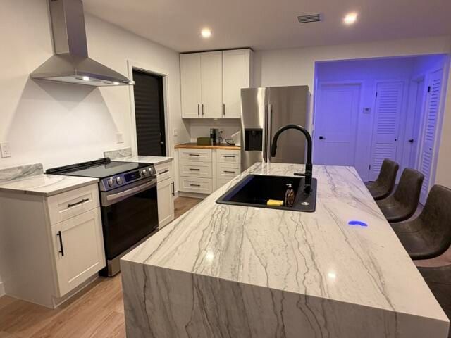 1025 NW 148th Street, Miami, FL 33168