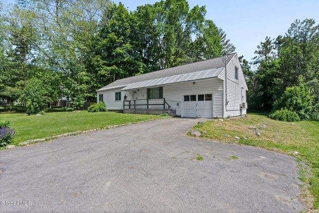 18 Edmel Road, Glenville, NY 12302