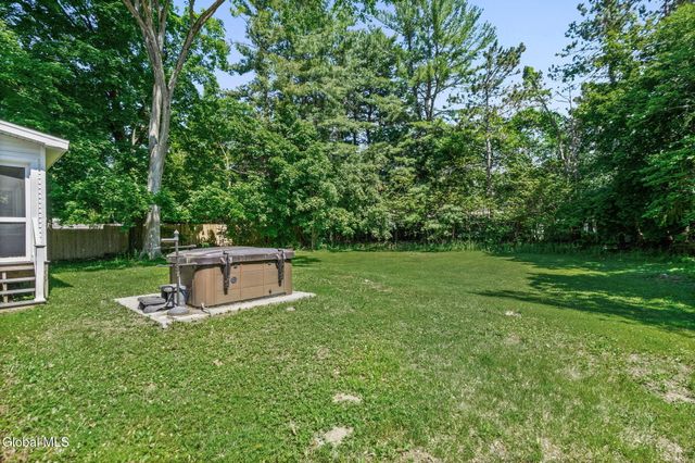 18 Edmel Road, Glenville, NY 12302