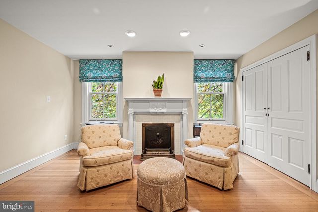 118 WALNUT AVE, Wayne, PA 19087