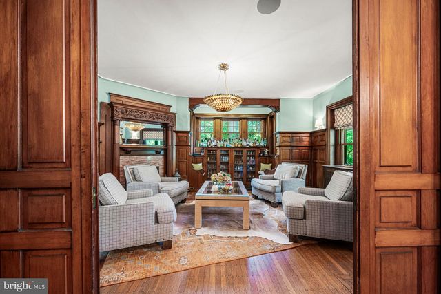 118 WALNUT AVE, Wayne, PA 19087