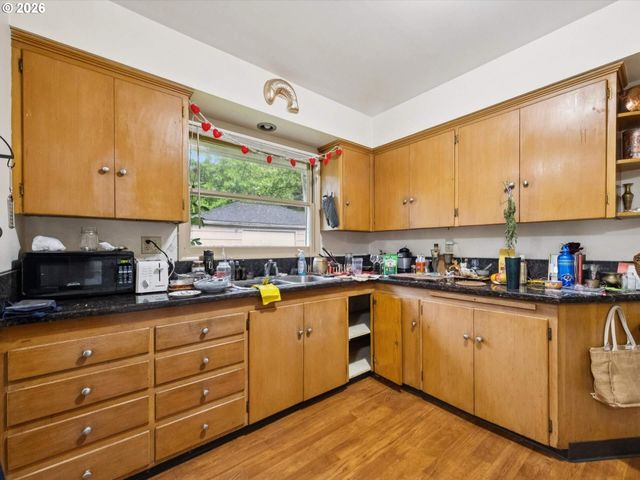 2251 Se 70TH Ave, Portland, OR 97215