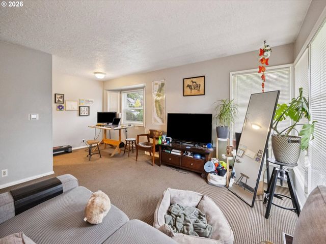 2251 Se 70TH Ave, Portland, OR 97215