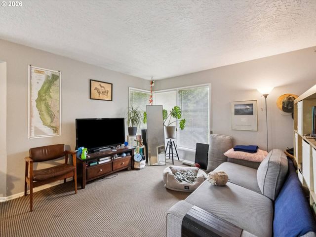 2251 Se 70TH Ave, Portland, OR 97215