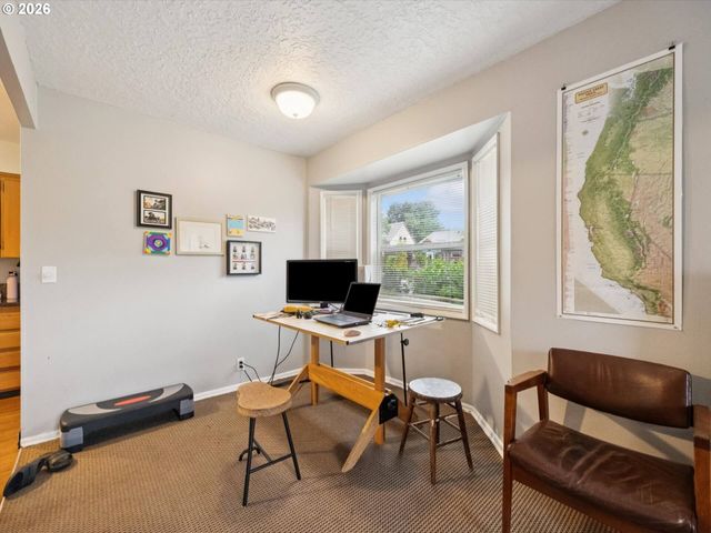 2251 Se 70TH Ave, Portland, OR 97215