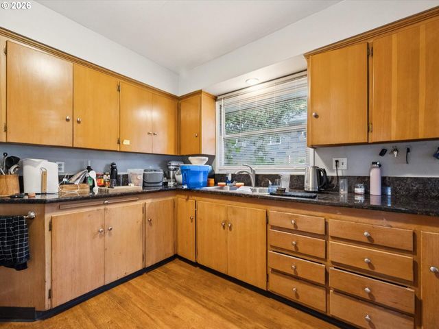 2251 Se 70TH Ave, Portland, OR 97215