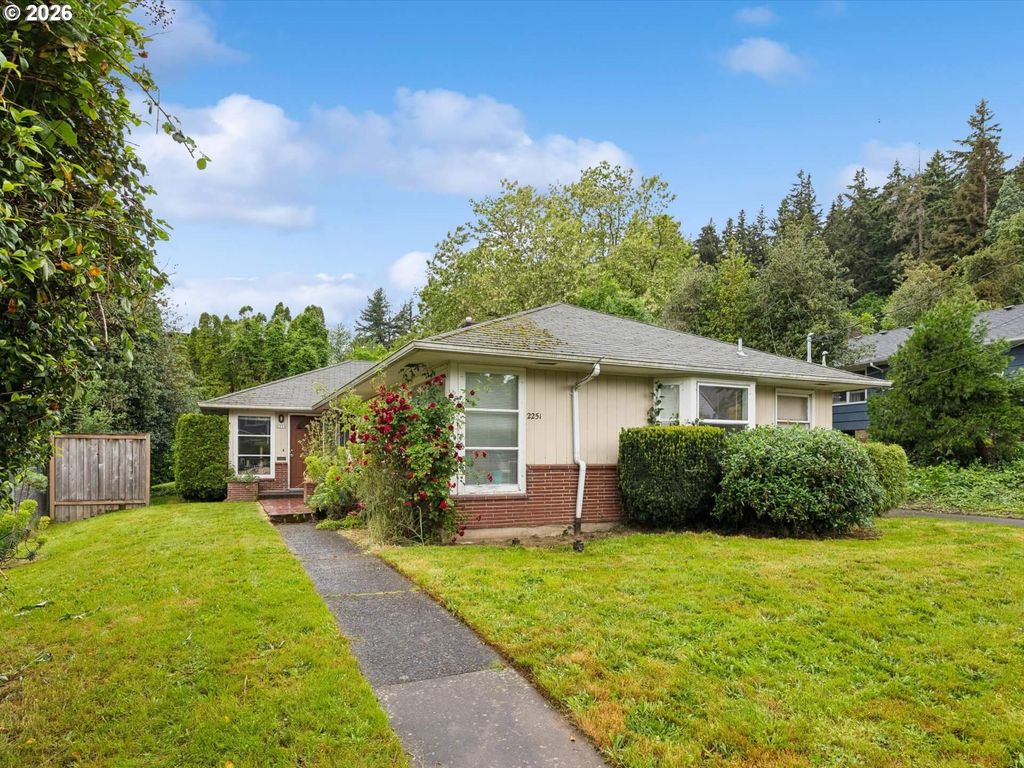2251 Se 70TH Ave, Portland, OR 97215