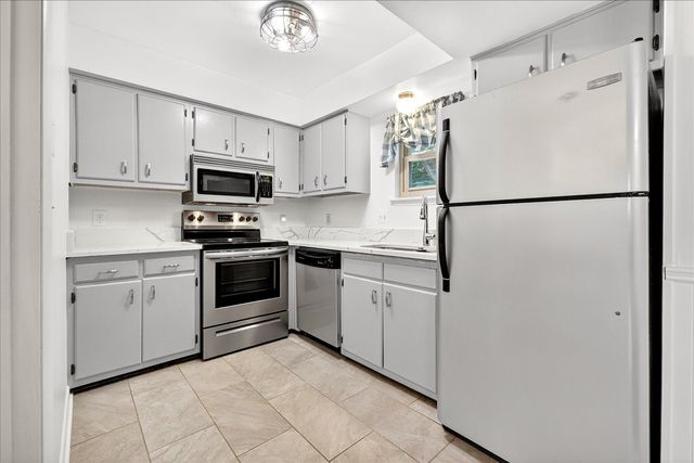 252 Summit Ridge Dr, Nashville, TN 37215
