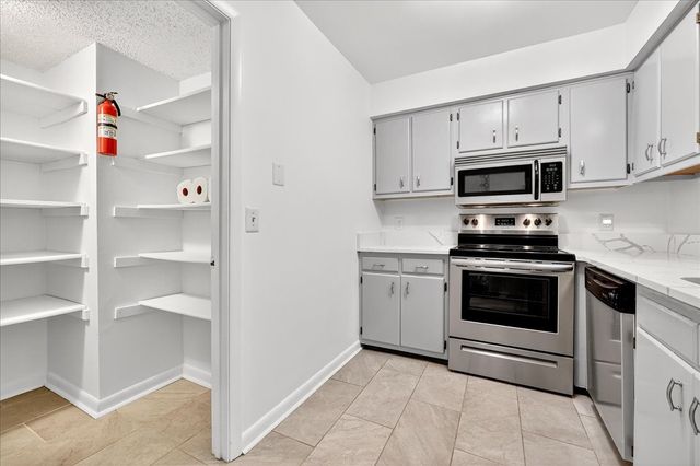 252 Summit Ridge Dr, Nashville, TN 37215