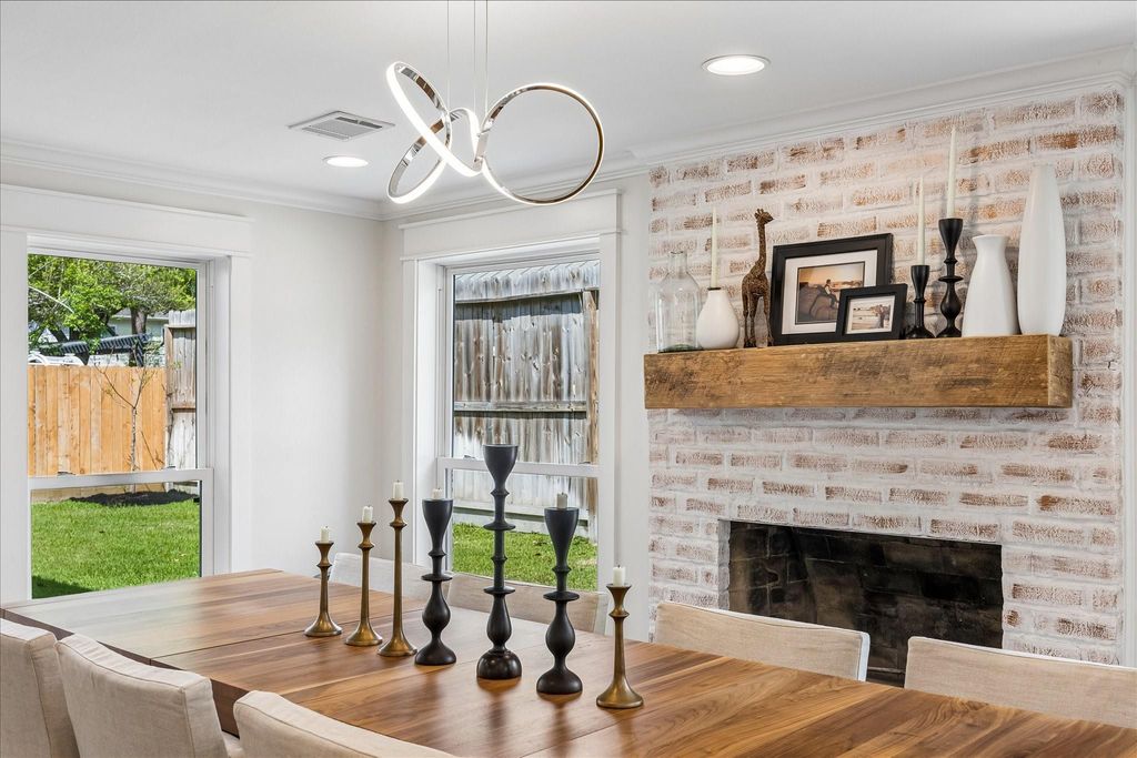 Image 10 of property listing at 559 Rancho Bauer Drive, Houston, TX 77079