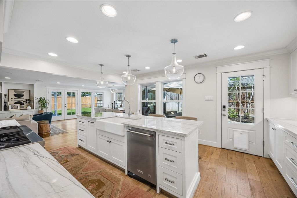 Image 14 of property listing at 559 Rancho Bauer Drive, Houston, TX 77079