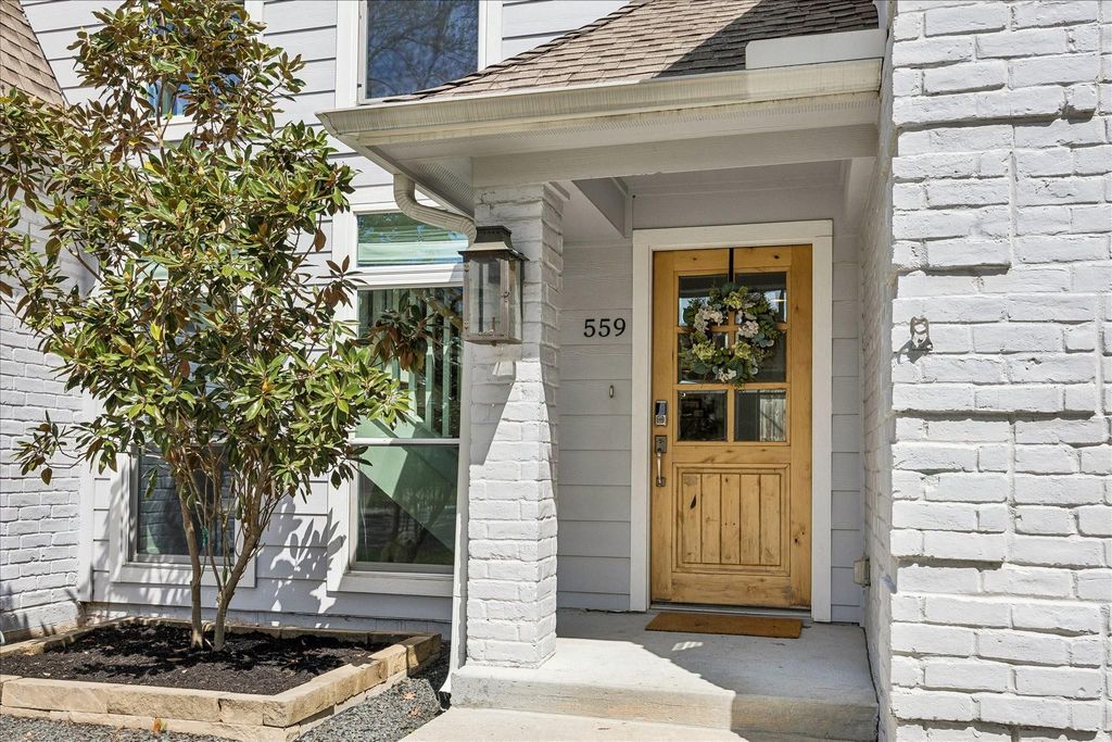 Image 2 of property listing at 559 Rancho Bauer Drive, Houston, TX 77079