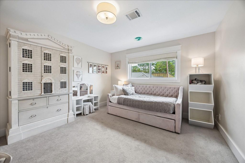 Image 21 of property listing at 559 Rancho Bauer Drive, Houston, TX 77079