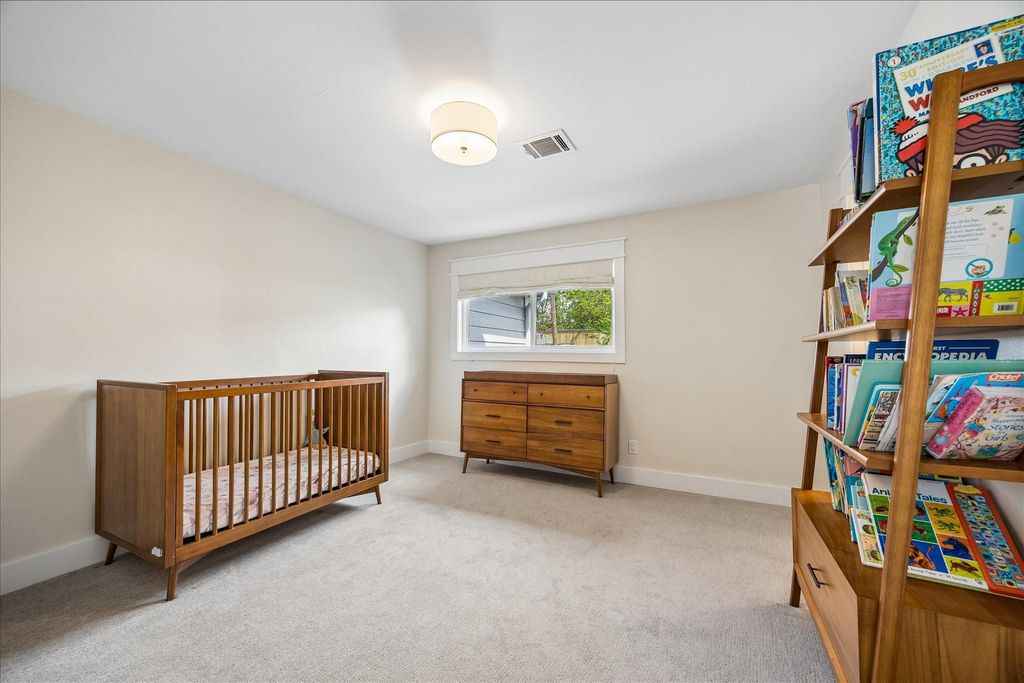 Image 23 of property listing at 559 Rancho Bauer Drive, Houston, TX 77079