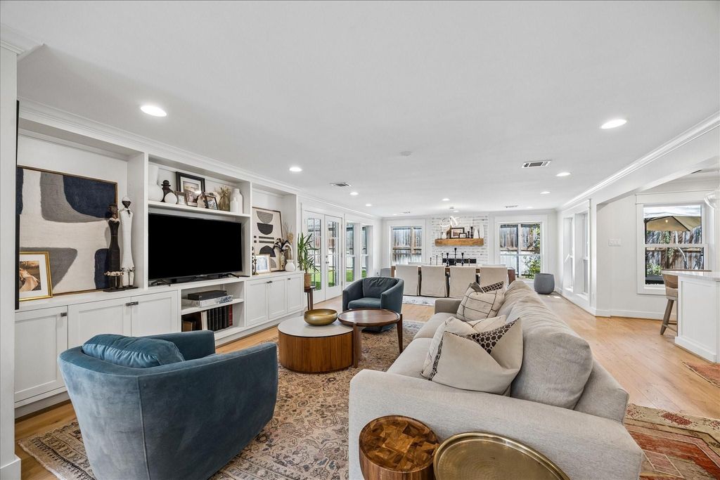 Image 5 of property listing at 559 Rancho Bauer Drive, Houston, TX 77079