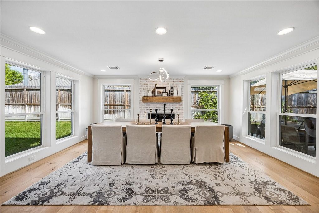 Image 7 of property listing at 559 Rancho Bauer Drive, Houston, TX 77079