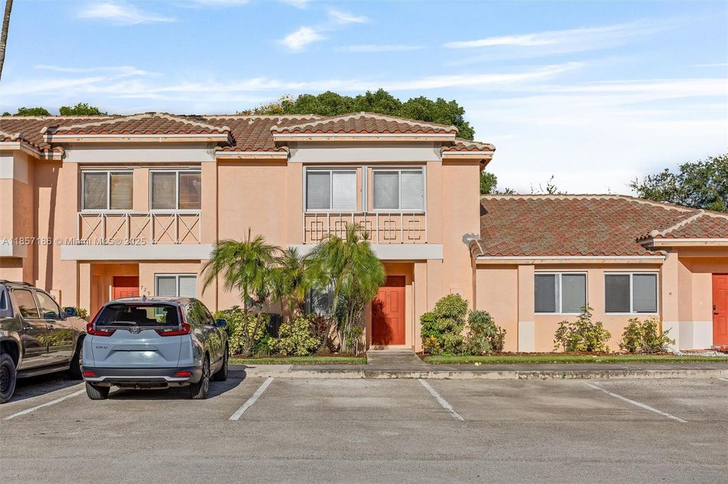719 NW 208th Way, Pembroke Pines, FL 33029