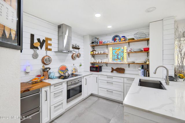 1800 THE GREENS Way 110, Jacksonville Beach, FL 32250